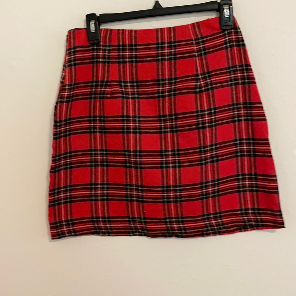 Medium sized pencil skirt